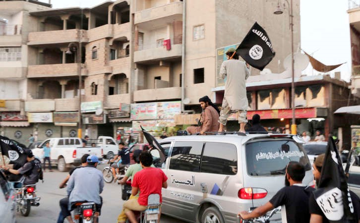صورة بثها تنظيم داعش لعناصره يحتفلون باعلان قيام الدولة في الرقة امس الاول	رويترز﻿