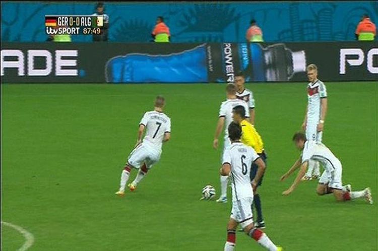 بالفيديو.. شاهد الركلة الحرة الأسوأ في تاريخ كؤوس العالم