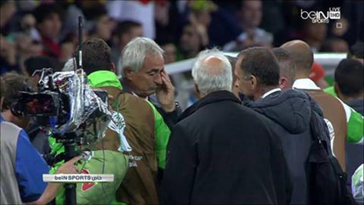 بالفيديو والصور.. مدرب منتخب الجزائر يبكي متأثراً بعد الخسارة من منتخب ألمانيا