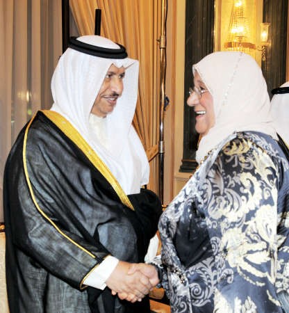سمو الشيخ جابر المبارك يتلقى تهنئة دمعصومة المبارك