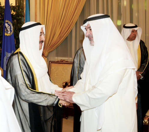 صاحب السمو الامير الشيخ صباح الاحمد يتلقى تهنئة من صالح عاشور