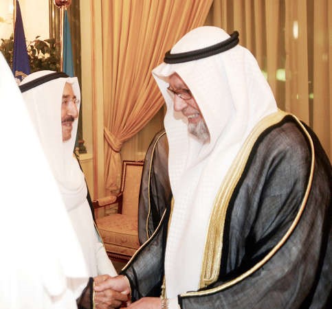 صاحب السمو الامير الشيخ صباح الاحمد يتلقى تهنئة احمد باقر