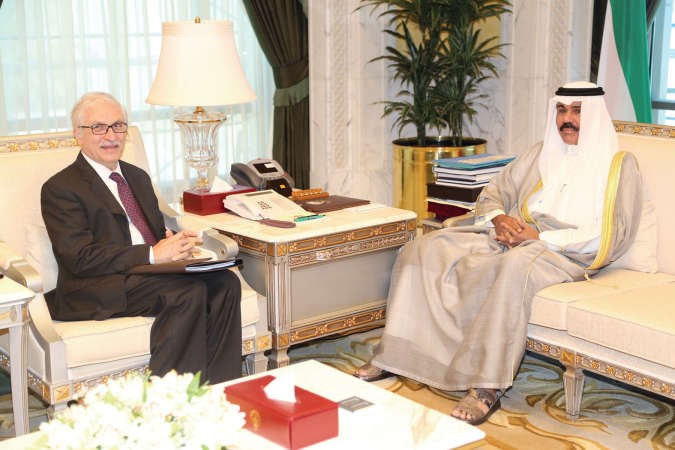 سمو ولي العهد الشيخ نواف الاحمد مستقبلا دكاظم بهبهاني