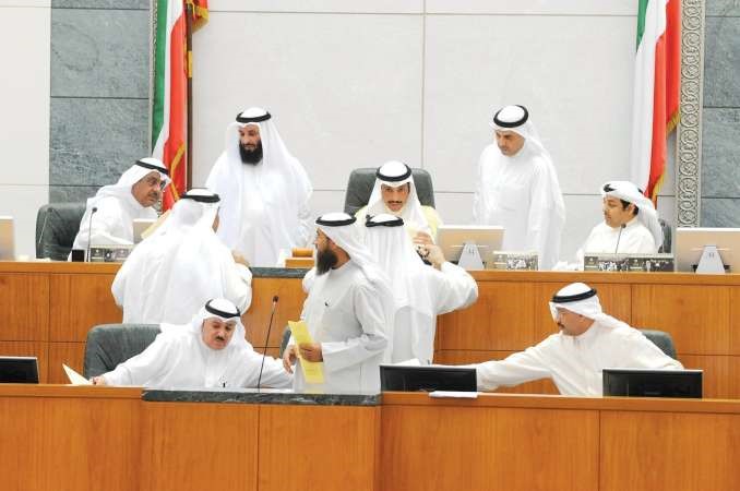 رئيس مجلس الامة مرزوق الغانم ونائبه مبارك الخرينج وامين السر يعقوب الصانع ودعبدالله الطريجي وسعود الحريجي على المنصة وتبدو الامانة العامةهاني الشمري
