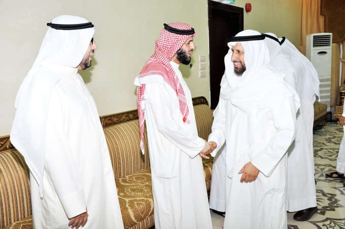 عبد اللطيف العميري يقدم التهاني﻿