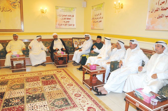 جانب من الحضور في ديوانية ومبرة دشتي