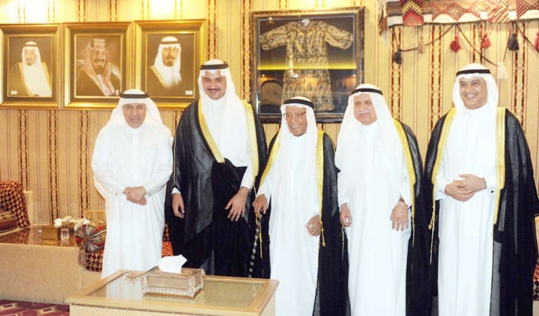 الشيخ مبارك العبدالله يقدم التهاني﻿