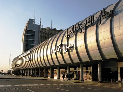 العثور على «أجسام غريبة» بمطار القاهرة