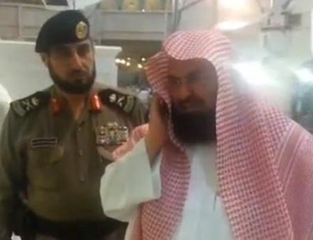 بالفيديو.. السديس يطمئن على سلامة أحد أفراد قوات أمن الحرم بعد تعرضه لحادث "طعن"