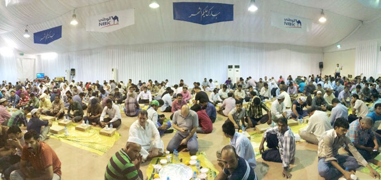 خيمة البنك الوطني تستقبل الصائمين