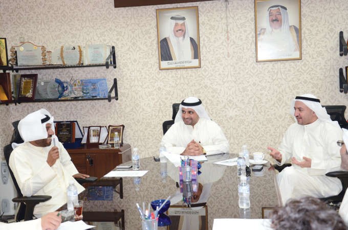 سعود دشتي متوسطا علي الكندري وفوزي السويلم﻿
