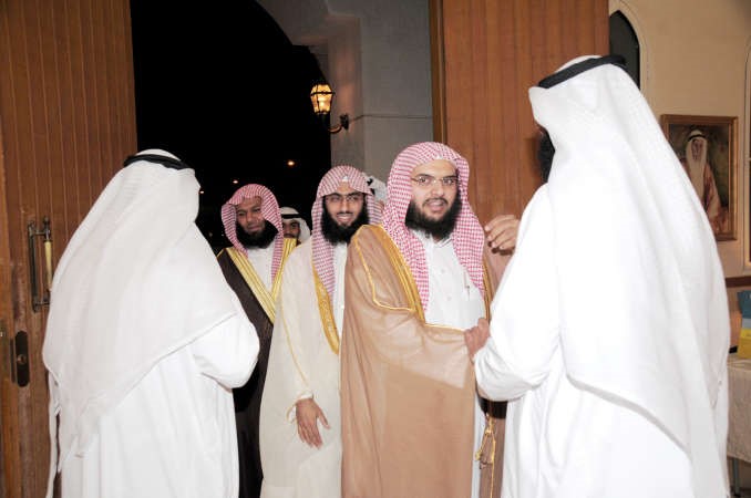 قيادات الجمعية في استقبال المهنئين