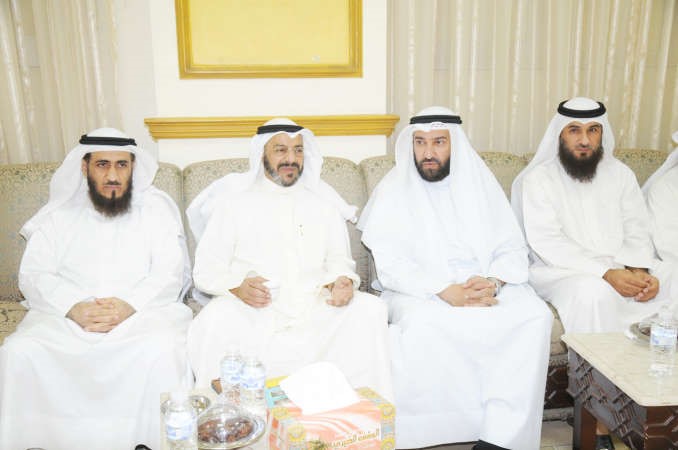 د علي العمير ود ناصر الصانع وعلام الكندري يباركون