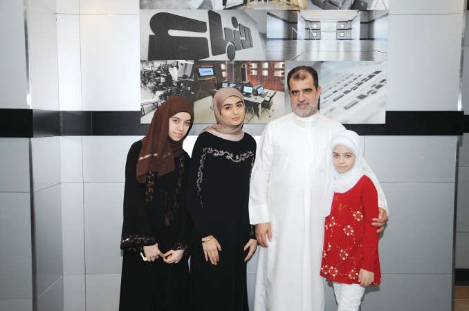 سارة نضال متوسطة اسرتها