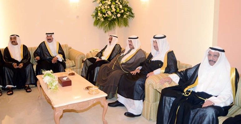 جاسم الخرافي والشيخ جابر العبدالله والشيخ فيصل السعود وسمو الشيخ ناصر المحمد وسمو رئيس الوزراء الشيخ جابر المبارك والشيخ شملان العبد العزيز خلال اللقاء