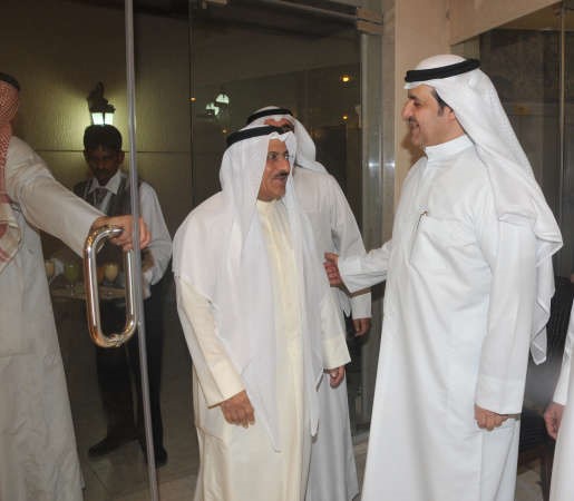 سلطان اللغيصم مستقبلا المباركين