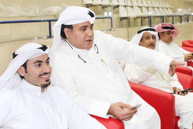 شافي الهاجري يتابع التدريبات﻿