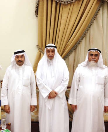 في زيارة اللجنة الاستشارية مع دخالد المذكور وعبدالمحسن الخرافي
