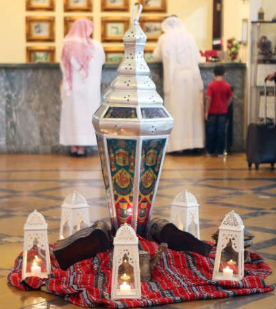 بينما ينتعش اقتصاد اسواق التجزئة في شهر رمضان تبحث اسواق الاسهم عن عذر لعجزها وهو ما يحدث حاليا في البورصة الكويتية كما يكشف تحقيق لـالانباء والجديد هذه السنة دخول ازمات اقليمية وكاس العالم في تناقض واضح للبحث عن اعذار ضعف السيولة وقلة الشهية للاستثمار