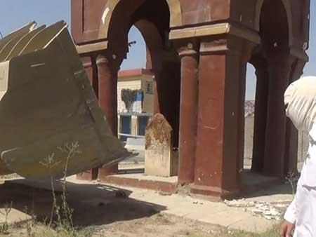 هدم مرقد قبر البنت في الموصل