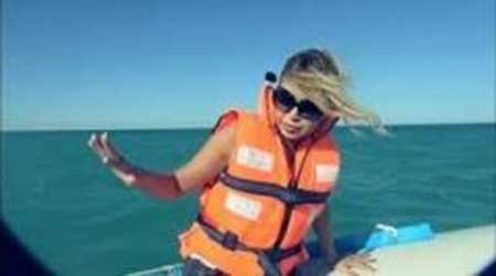 بالفيديو.. نوال الزغبي تنهار وتبكي من الخوف في "رامز قرش البحر"