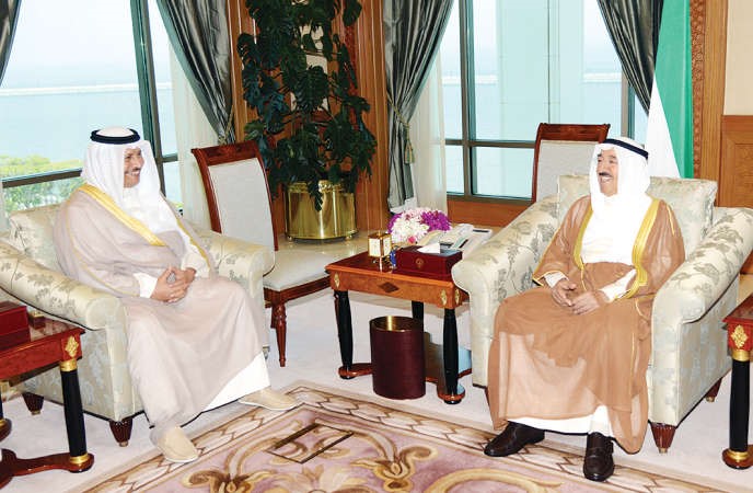 صاحب السمو الامير الشيخ صباح الاحمد لدى استقباله سمو رئيس الوزراء الشيخ جابر المبارك امس