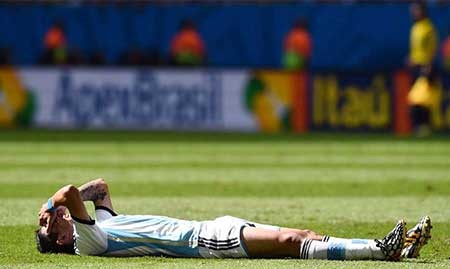انخيل دي ماريا عند تعرضه للاصابة