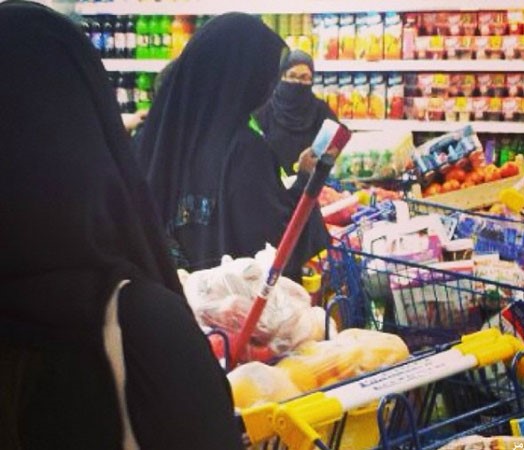 صورة: شذى حسون تتسوق لرمضان بالنقاب