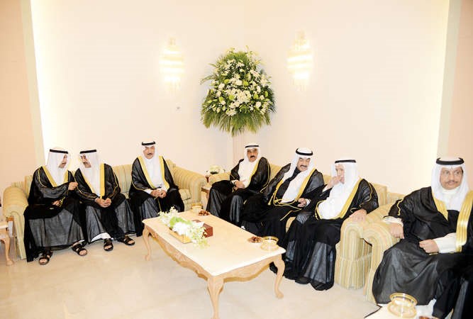 مرزوق الغانم وجاسم الخرافي والشيخ جابر العبدالله والشيخ فيصل السعود وسمو الشيخ ناصر المحمد وعلي الغانم﻿