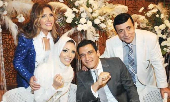 نادية مصطفى وزوجها في زفاف ابنتهما ريم