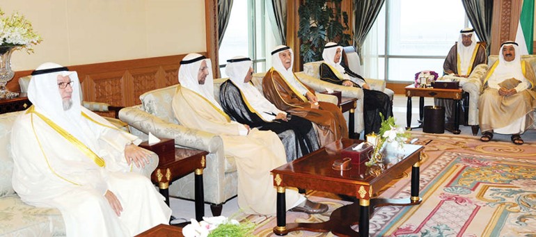 صاحب السمو الامير مع احمد باقر وعبدالوهاب الوزان وسعد الطامي وخالد الصالح وعبدالله المفرج﻿