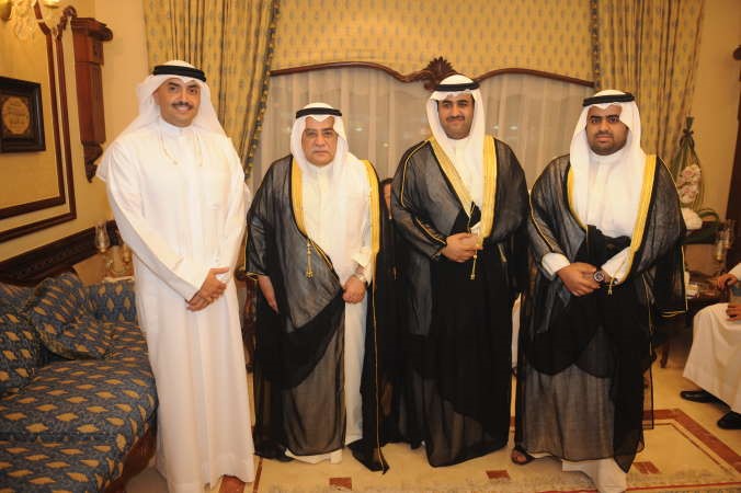 النائب السابق محمد المطير والشيخ علي الخليفة في ديوان المطير

