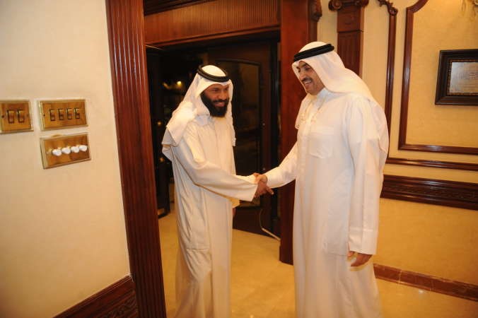 محمد المطير خلال استقباله احد المهنئين