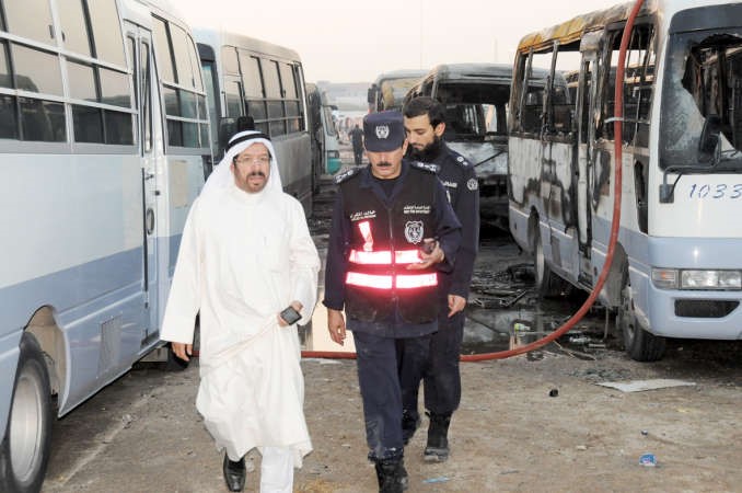 اللواء يوسف الانصاري والعميد المكراد اشرفا على مكافحة الحريق