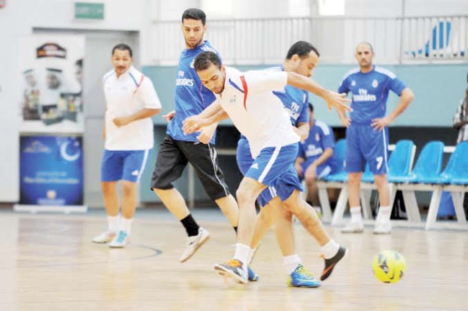 مرور رائع بالكرة من امام المدافع﻿
