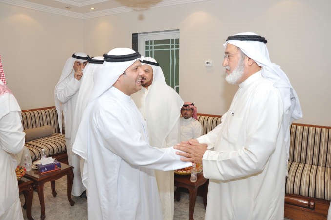  الكندري خلال استقباله الحضور
