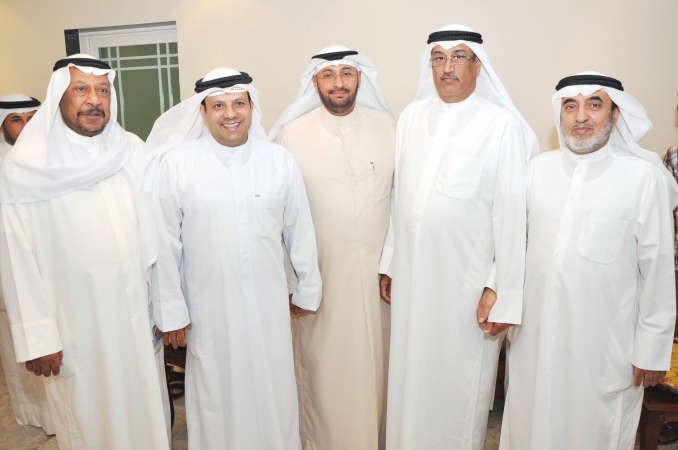  فيصل الكندري متوسطا المباركين
