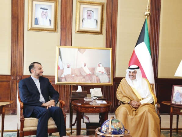الشيخ صباح الخالد لدى استقبالة مساعد وزير الخارجية الايراني حسين امير عبداللهيان
