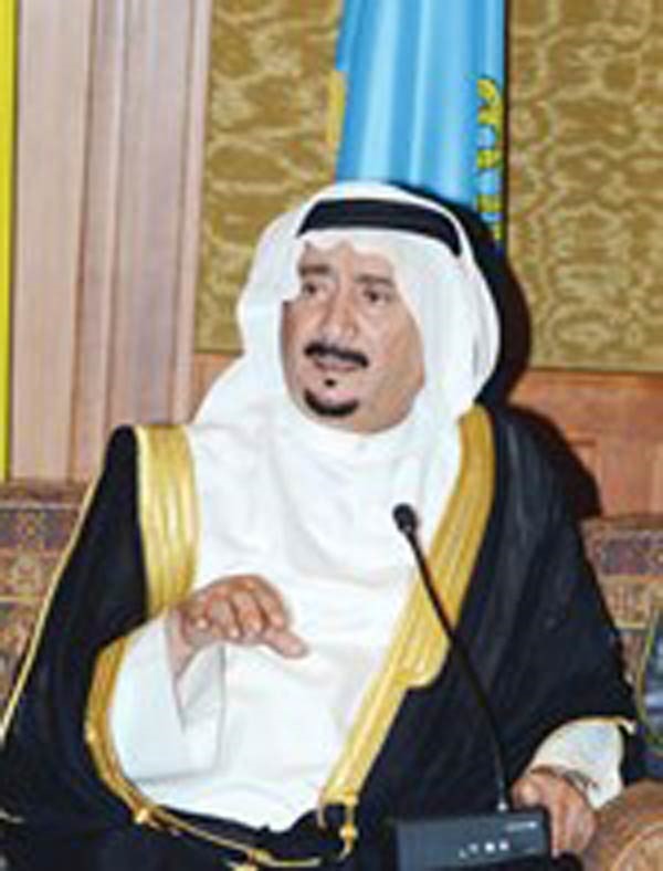فيصل الدويش متحدثا في اللقاء