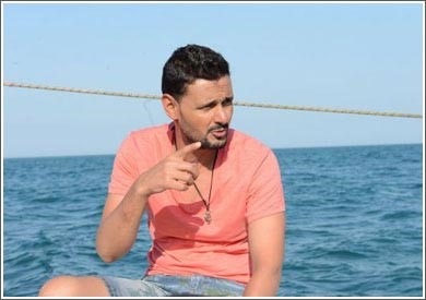 بالفيديو.. نوبة صراخ ورعب تصيب عبد الله مشرف في «رامز قرش البحر»