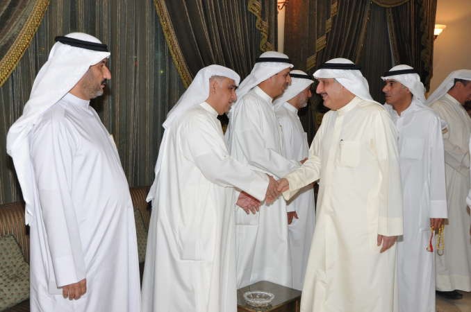 العوضي مع مؤيديه ومحبيه