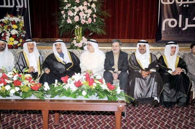 سمو الشيخ ناصر المحمد وجواد بوخمسين واحمد لاري والشيخ خالد البدروالشيخ د احمد الناصر والسفير الايراني يباركون 