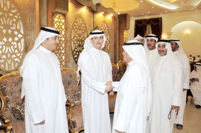 مهنئون يباركون للغريب بالشهر الكريم