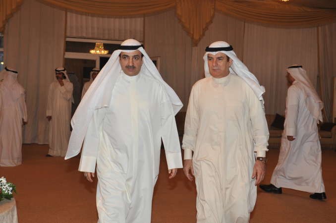 العمر مودعا احد الحضور