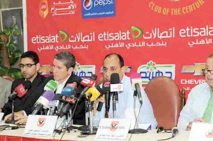 مدرب الاهلي جاريدو خلال تقديمه في المؤتمر الصحافي