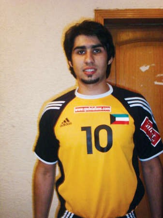 لاعب نادي القادسية والمنتخب لكرة اليد مهدي القلاف: تشدني أعمال داود حسين