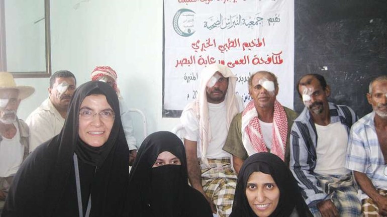 فداء الوقيان في المخيم الطبي لمكافحة العمى باليمن