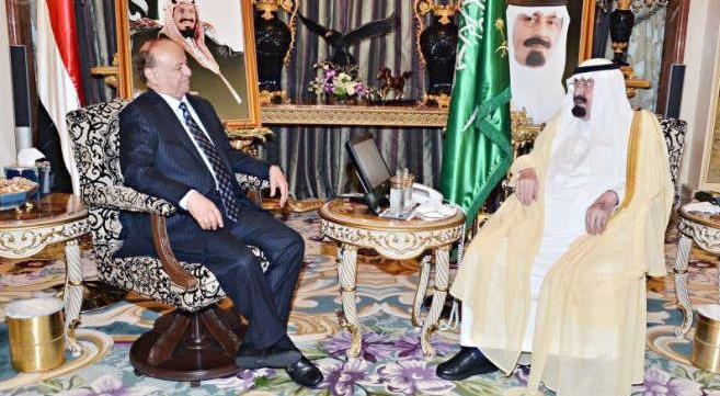خادم الحرمين الشريفين الملك عبد الله بن عبد العزيز خلال مباحثاته مع الرئيس اليمني عبد ربه منصور هادي في جدة امس الاول واس