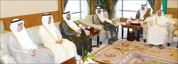 صاحب السمو الامير الشيخ صباح الاحمد خلال استقباله رئيس مجلس الامة مرزوق الغانم والنواب ديوسف الزلزلة ومعادل الخرافي واحمد لاري