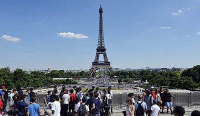 إحباط خطة لتفجير برج إيفل ومتحف اللوفر في باريس